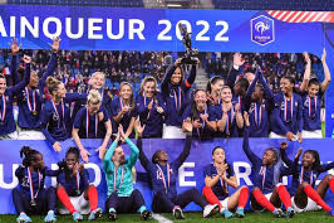 Sport/football féminin : la France vainqueur du tournoi de France